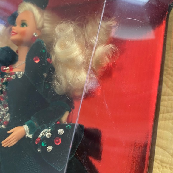 1991 Happy Holidays Special Edition Barbie Doll - Picture 3 of 7
